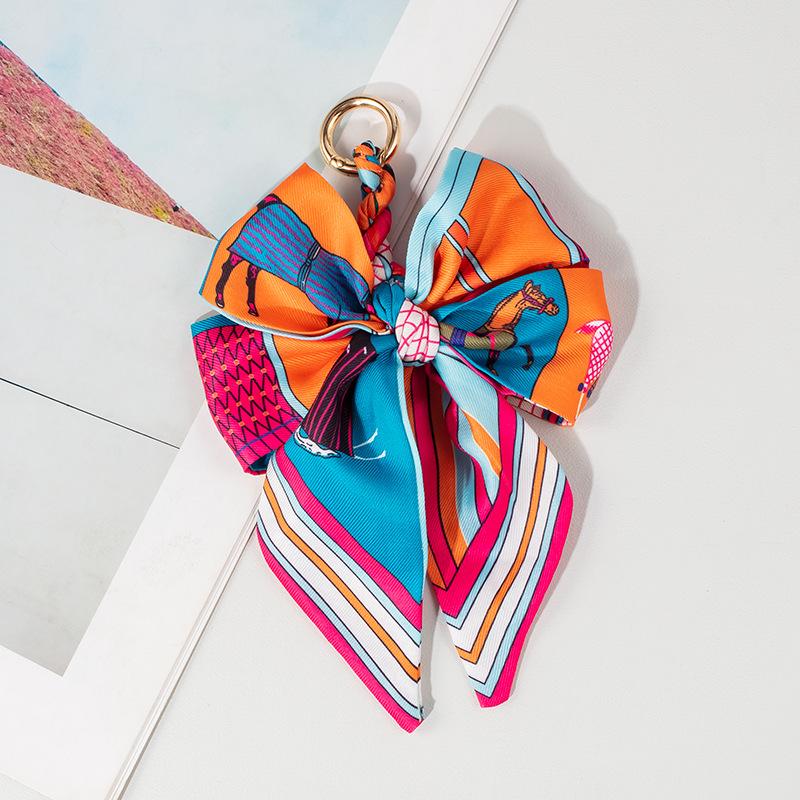 Luxury Bow Chain Bag Charm: Trendy Crossbody Strap and Elegant Pendant Accessory for Influencers