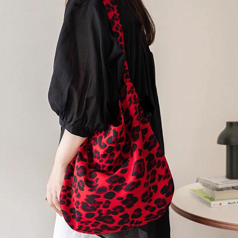 

ins super fire red leopard print canvas bag star same corduroy printing large capacity shoulder messenger bag