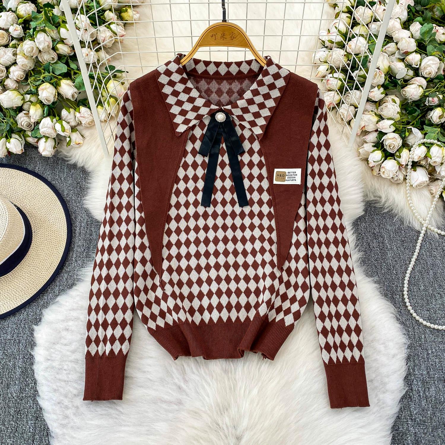 

Осенний женский свитер пуловер в клетку вязаный в стиле колледжа с воротником поло для студентки One Size светло-коричневого