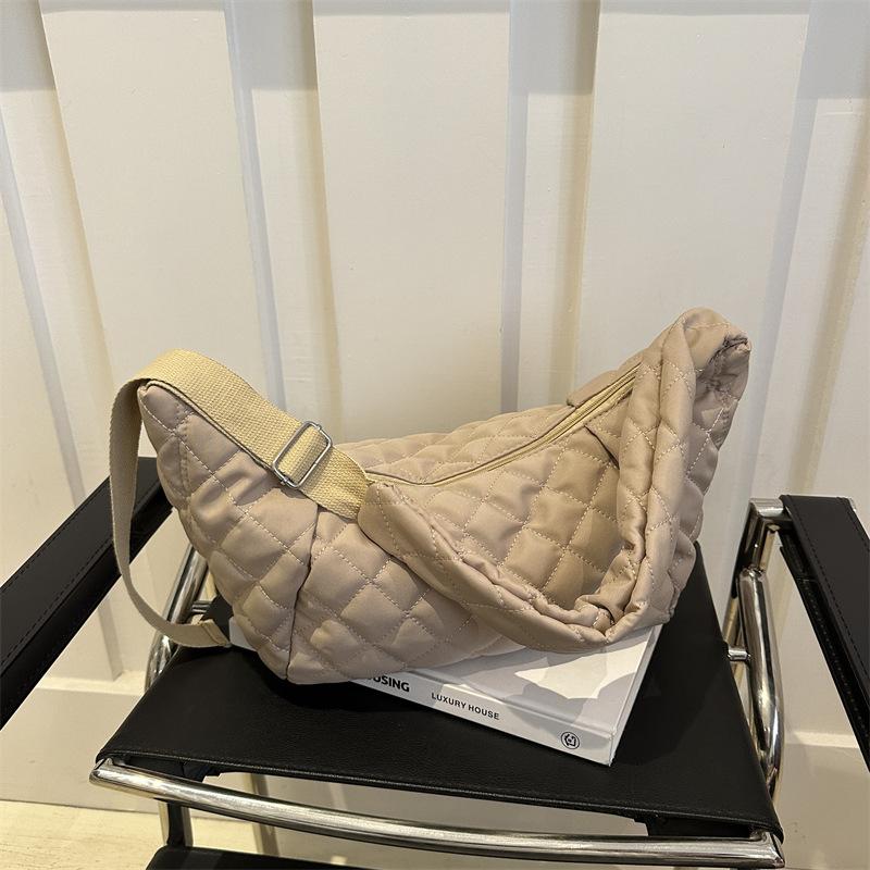 

Trendy new cloud fashion big bag women s leisure personality lightweight large capacity dumpling bag messenger bag commuter bag хакі