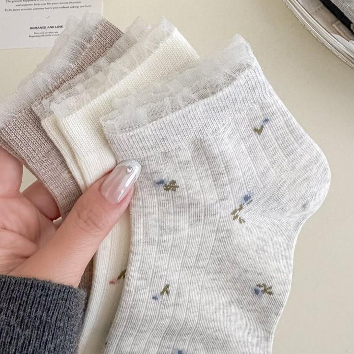 Retro Floral Lace Low-Cut Academy Style Socks for Spring and Summer