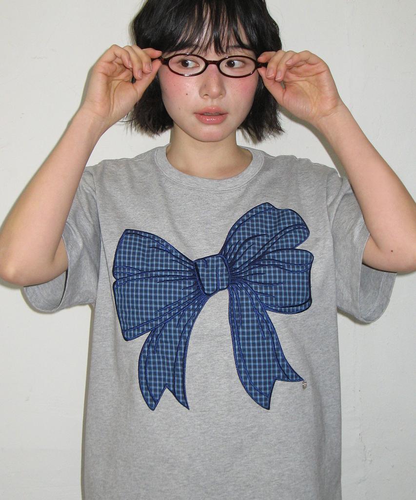RONRON Big Ribbon Applique Basic Fit T Shirt Gray