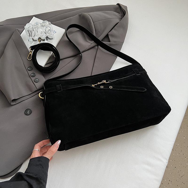 

2025 trendy fashion large-capacity tote bag autumn new backpack simple high-value casual shoulder bag bag чёрный