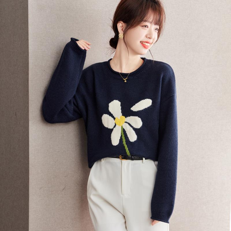 Fashion Floral Jacquard Pullover Sweater with Loose Fit for Women