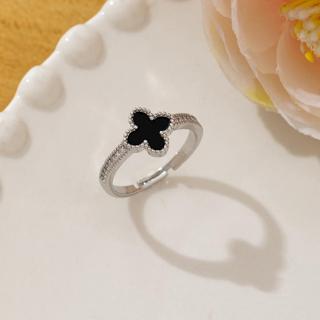 Four-Leaf Clover Ring Unique Shell-Shaped Band Lightly Luxurious and Fashionable Ring