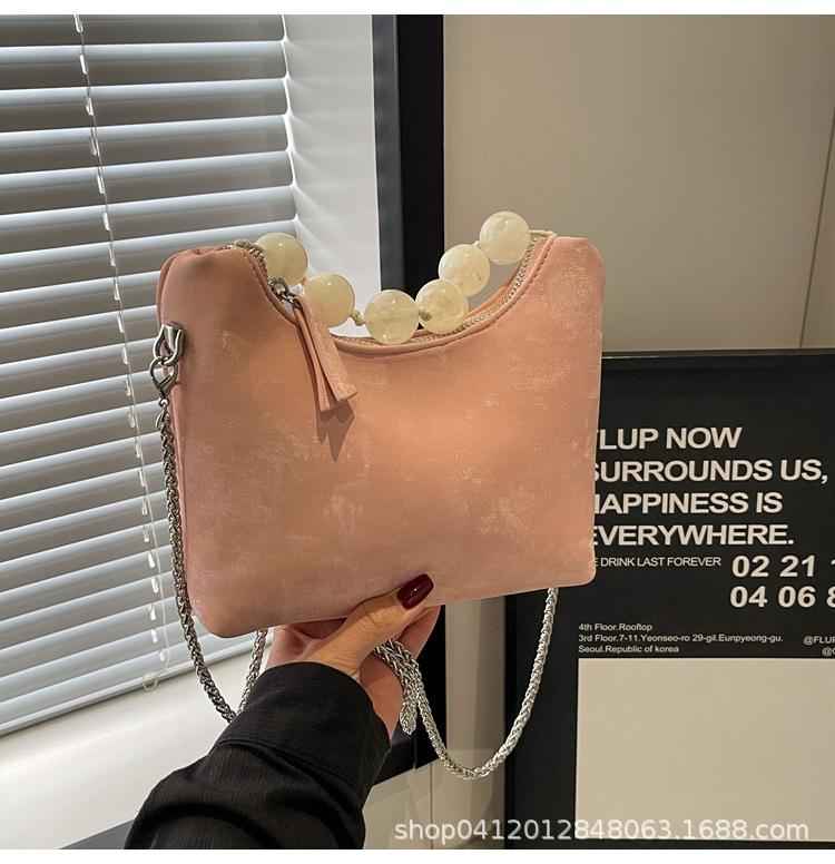 

Korean version of the popular portable small bag women 2025 new fashion velvet messenger bag Internet celebrity popular commuter shoulder bag розовый