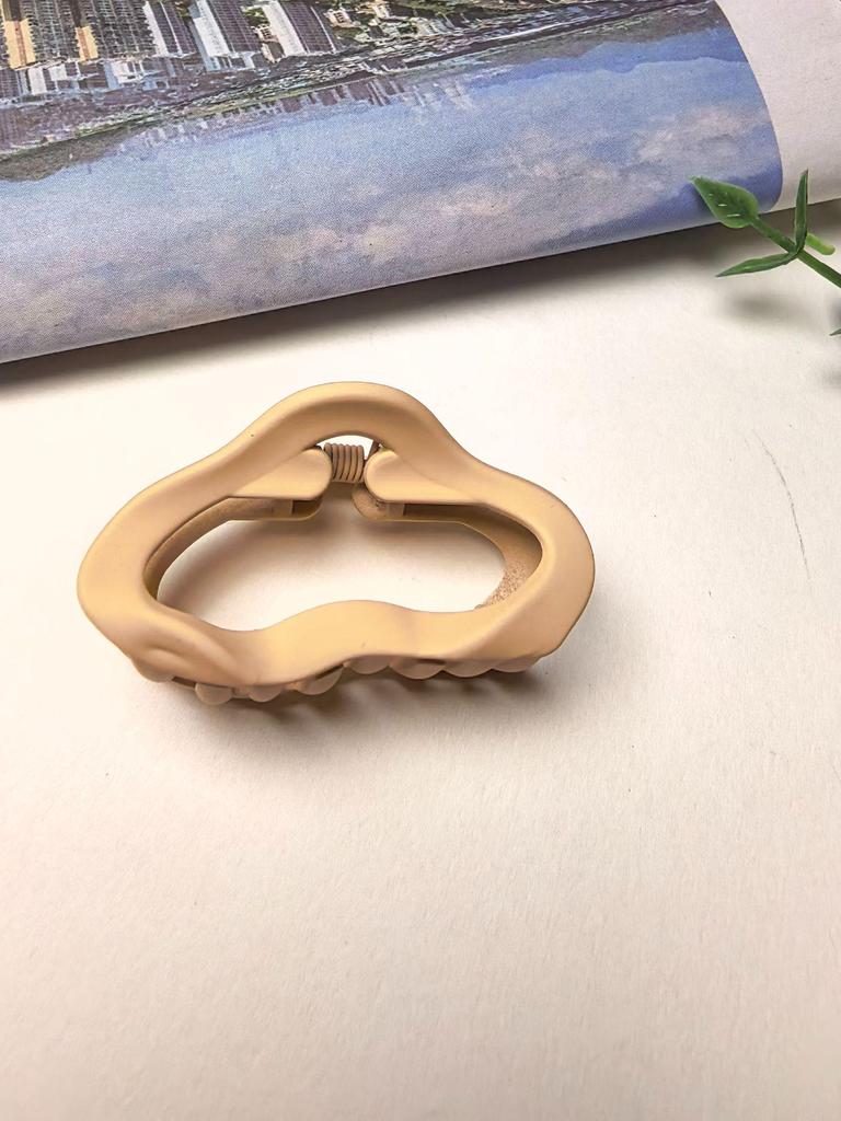 4cm Frosted Milk Coffee Hair Claw Clip for Women’s Updo – Small, Simple, Shark Design