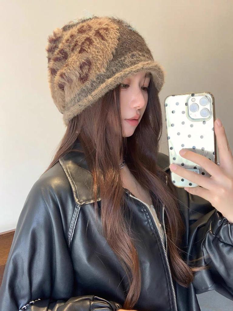 Vintage Maillard Coffee Knitted Plush Hat Women's Winter Warm and Cold Ear Protection Cold Hat Big Head Circumference Stacking Hat