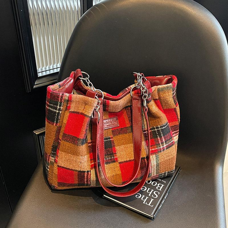 2025 New Bag Niche Design Sense High Value Messenger Bag Large Capacity Retro College Student Tote Bag