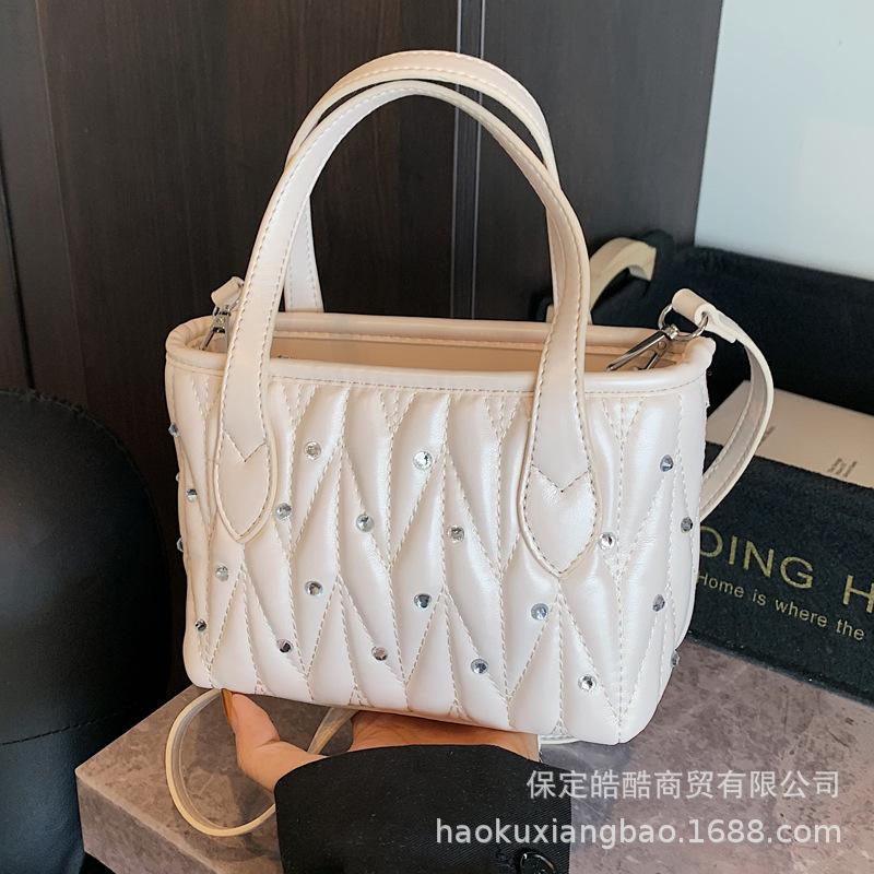 This year's popular bag women's 2025 new trendy fashion high sense versatile shoulder messenger bag hand carrying bucket bag