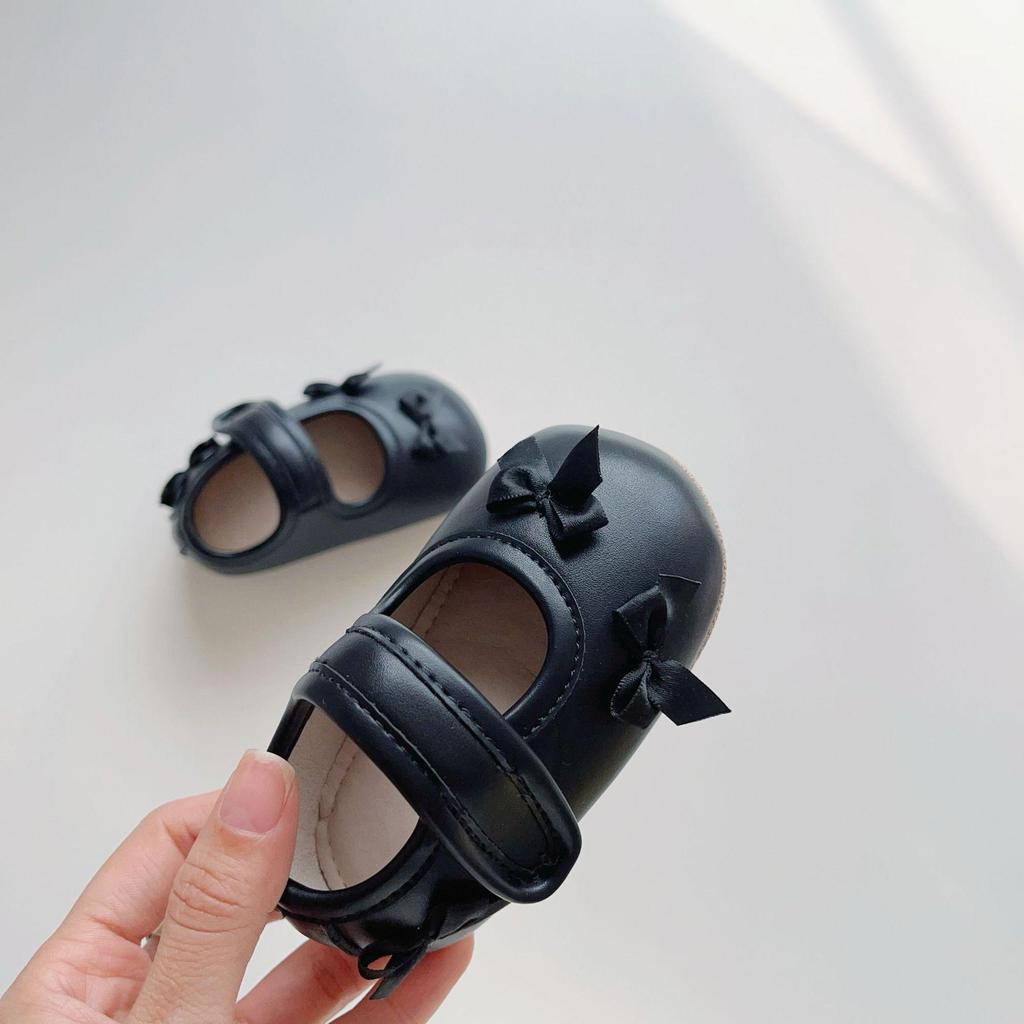 Spring Korean Style Baby Walking Shoes for 0-2 Years: Non-Slip Soft Sole Bow Princess Shoes with Magic Sticker.
