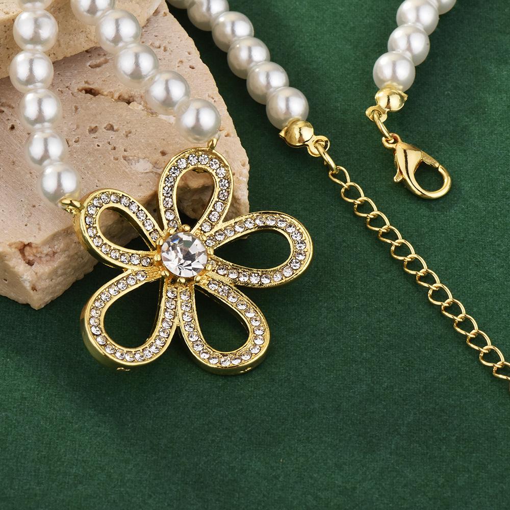 Retro style five-petal flower clavicle chain celebrity style high-end pendant necklace 60CM(Necklace Long)