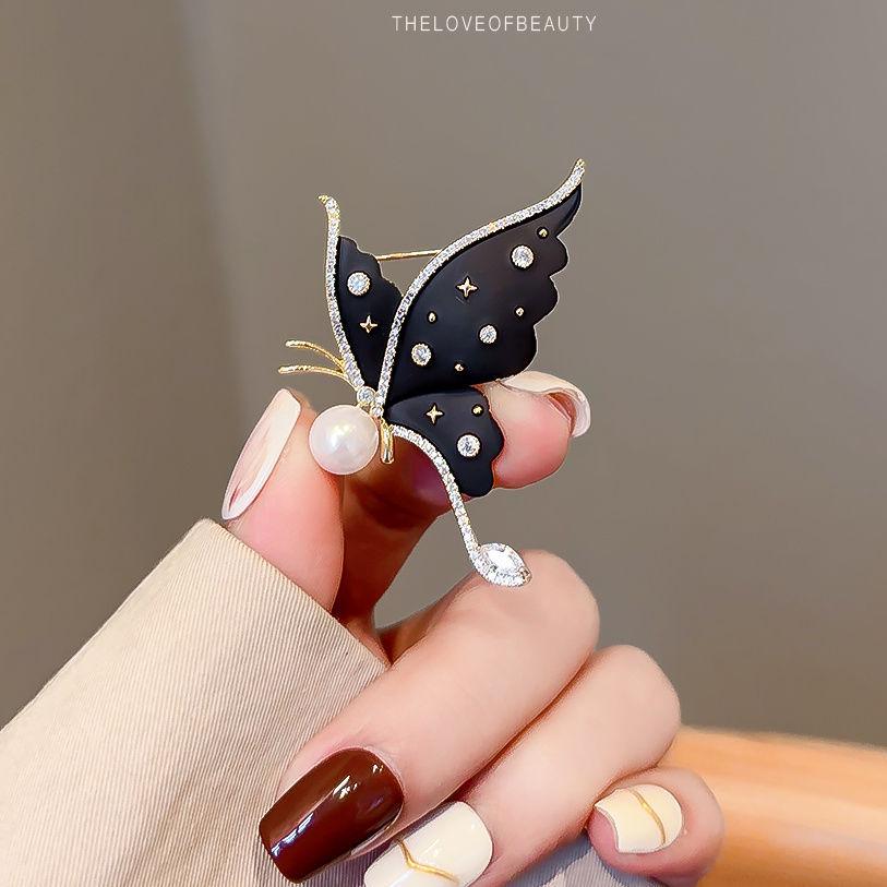 Sunward Growth Sunflower Brooch: Elegant Women's Corsage Pin for College Entrance Suits