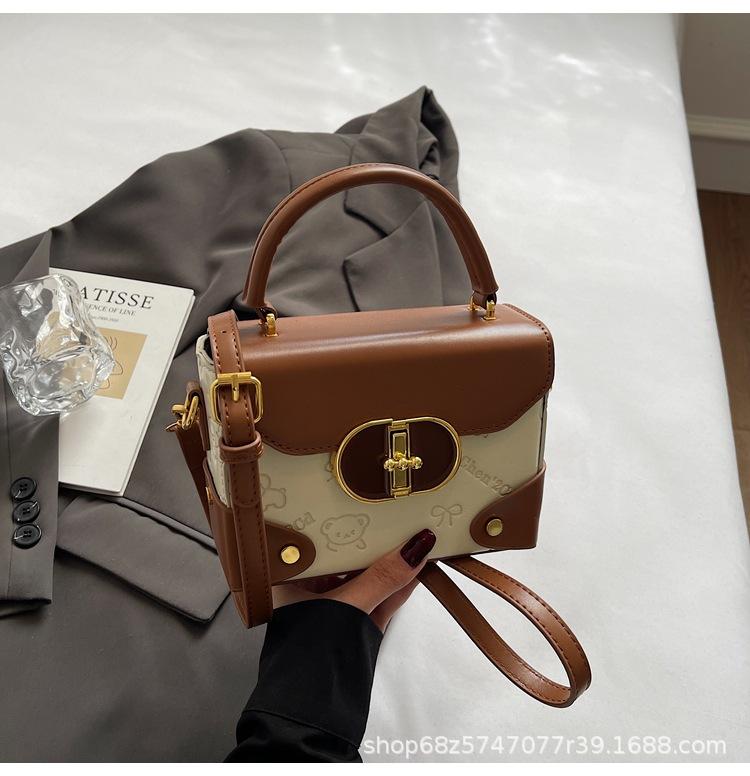 

Bag messenger bag women s 2025 spring and summer new versatile retro shoulder bag commuter portable box small square bag