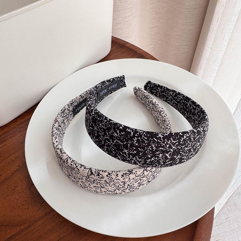 Vintage 4CM White Black Floral Print Headband with Sponge Padding for Women Fashionable Retro Hair Accessory