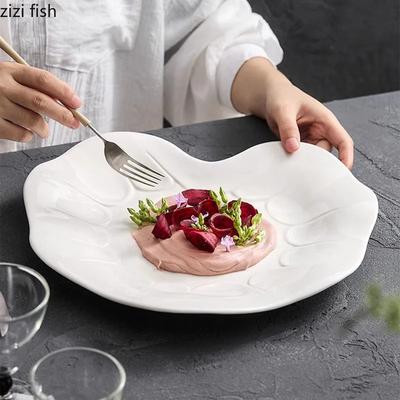 Reinweißer Keramik-Essteller in Lotusblattform, unregelmäßiger Dessertteller, Sushi-Teller, Spezialgeschirr für die Molekularküche