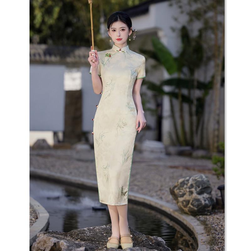 Elegant Chinese long-sleeved cheongsam spring and summer new retro national style young women's daily slim cheongsam