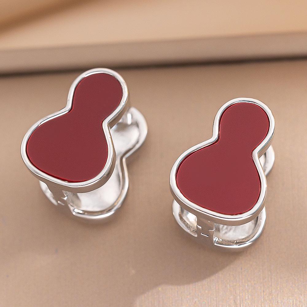 Eleganckie kolczyki sztyfty z cyrkoniami w kształcie koniczynki i misia - Nowy szykowny design