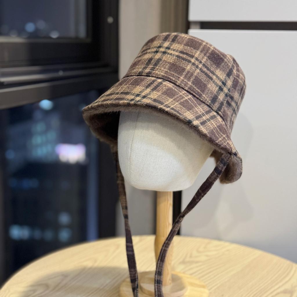 Winter vintage Japanese plaid fleece flat top reversible bucket hat women's fashion outdoor lace-up bucket hat