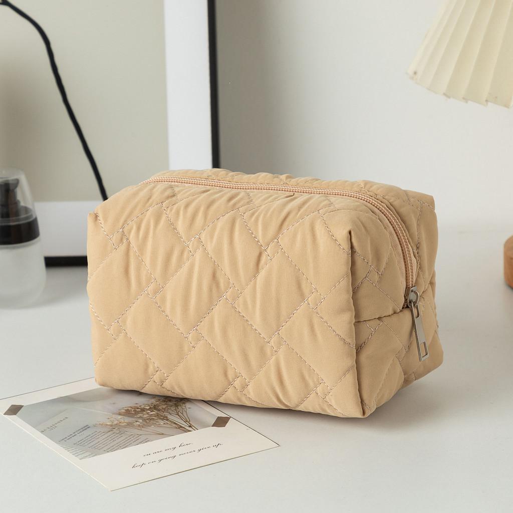 

Makeup Storage Bag With Breathable Polyester For Daily Use Women And Men LightBrown