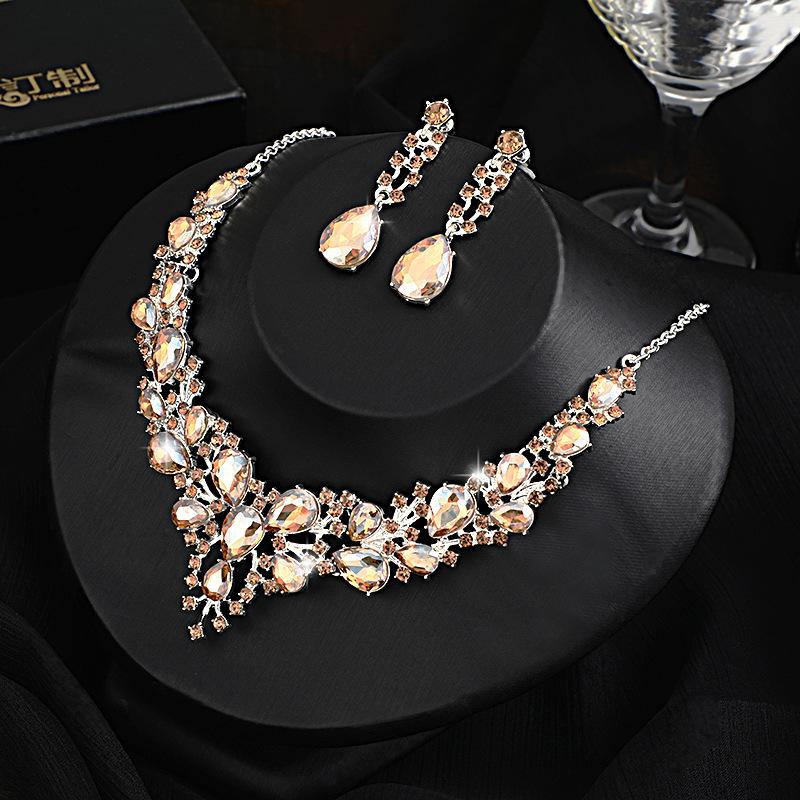 Diamond V-shaped oval water drop stud earrings necklace bridal wedding dinner collarbone chain light luxury elegant jewelry set women
