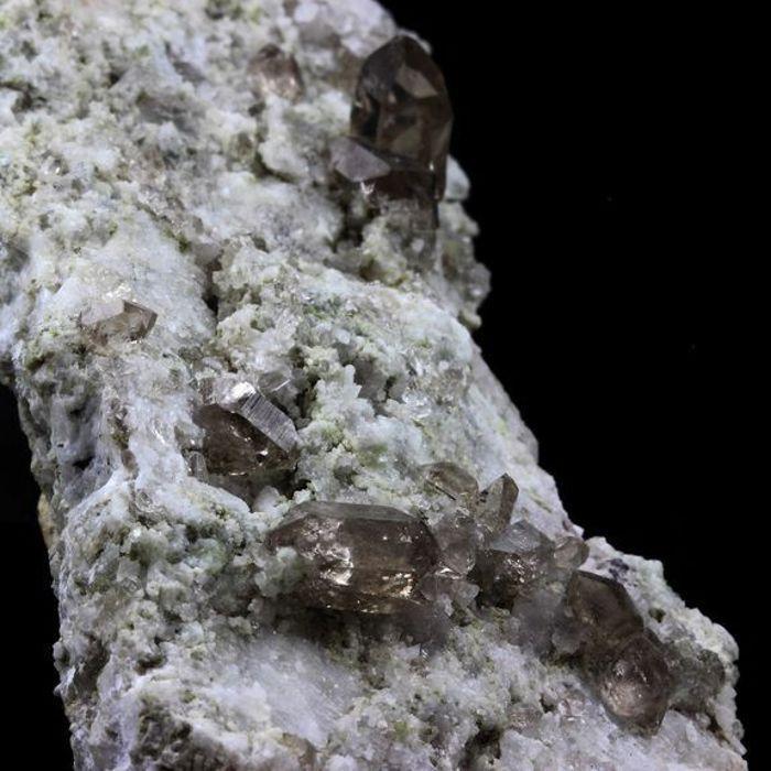 Pierres et Minéraux. Quartz fumé. 556.0 ct. Massif du Mont-Blanc, Haute-Savoie, France..