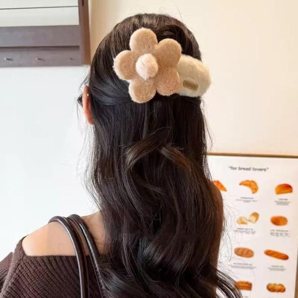 Cute Headwear Accessories Sweet Duckbill Clip Flyaway Hair Plush Flower Hair Clip  Autumn Winter