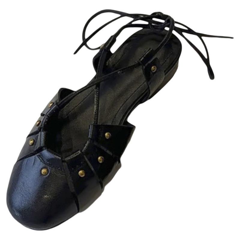 A New Style of Women's Shoes with A Hollowed-out Design and Versatile Flat Square-toed Shoes