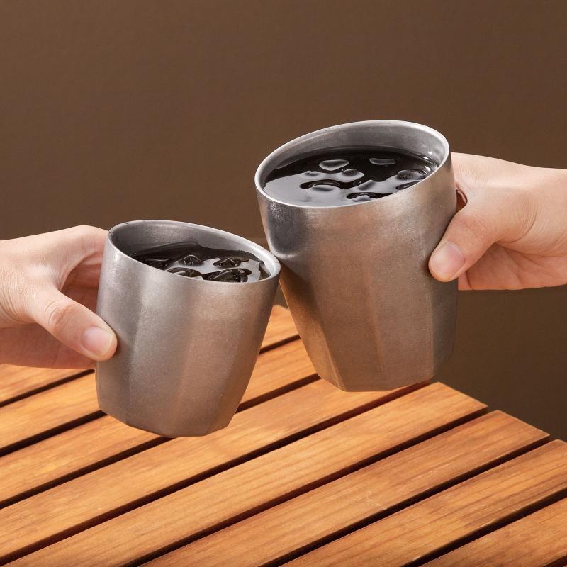 Retro doppelwandiger Edelstahl-Wasserbecher