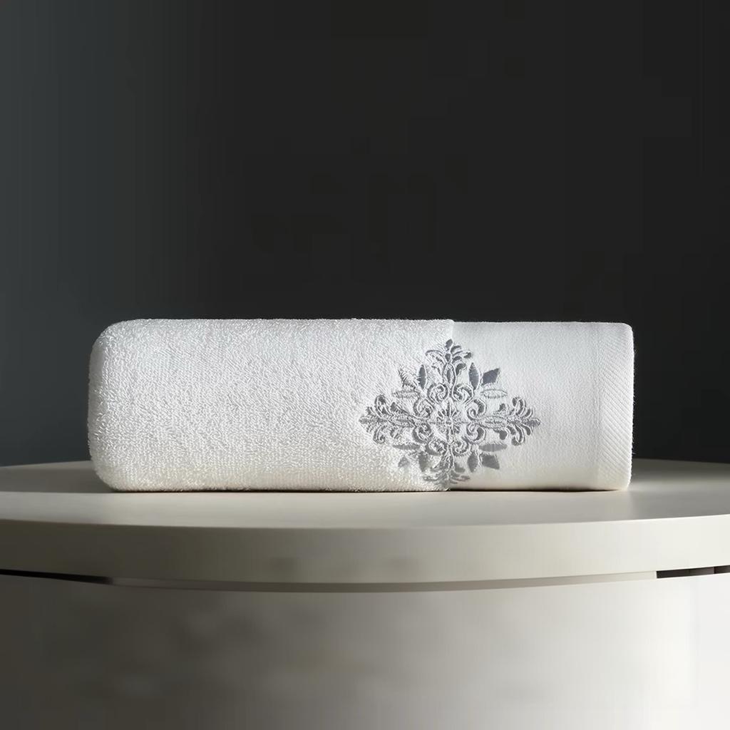 Cotton Bath Towel, Thick Cotton Towel for Home Use in Hotels, Absorbent and Non Shedding Towel