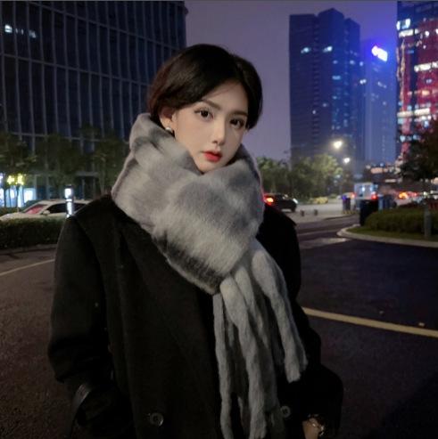 Scarf women's autumn and winter high-end plaid shawl new warm Korean version atmosphere student scarf versatile