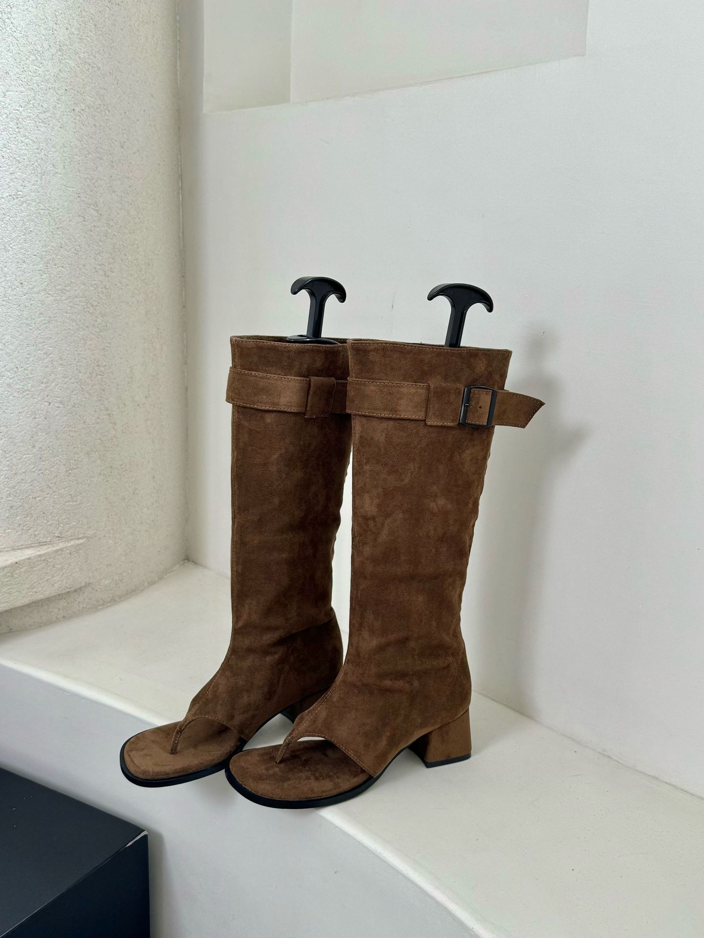 

Coarse heel French square head pinch foot herringbone cool boots women s summer 2025 new high trousers boots 40 коричневый