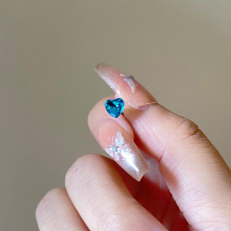 Color Butterfly Love Crystal Earbone Stud Women'S Mini Is Small And Exquisite And Versatile, No Need To Take Off Earrings And Earrings When Sleeping.