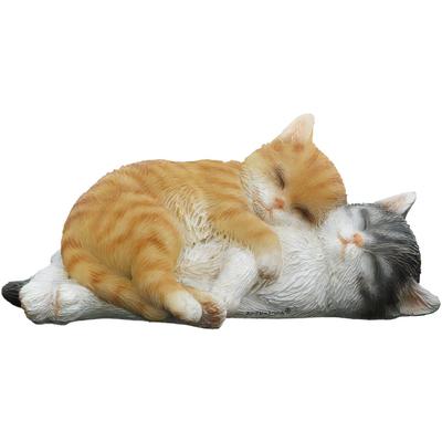 A Garden Ornament of a Cat That Is So Realistic That It Is Shockingly White X Present for Cat Enplet real.Hirune, Brown, Tabby, Mackerel, White,