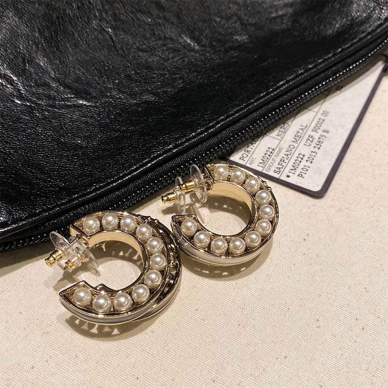 C-shaped hollow pearl earrings French exquisite personality design stud earrings high-end fashion temperament earrings women