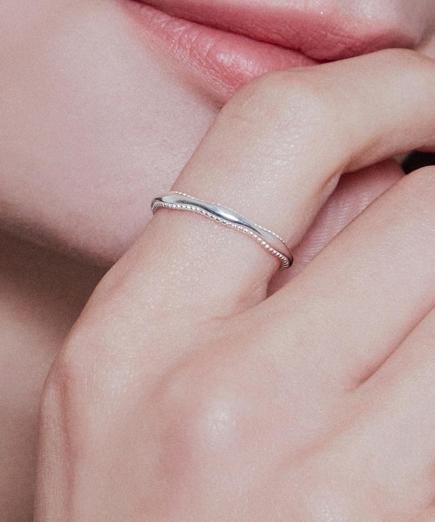 Charmy Silver Slim Wave Ring