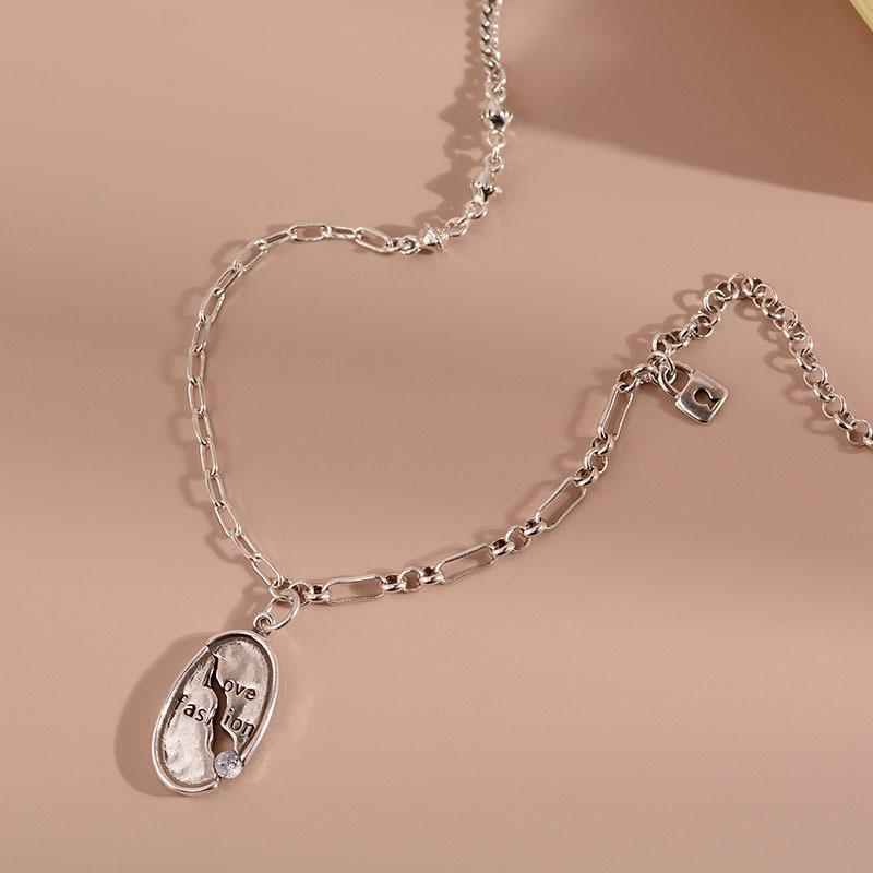 

Diamond-Encrusted Oval Brand Hip-Hop Necklace Women S Versatile Niche Design Sense Crack Round Brand Sweater Chain