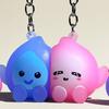 2 szt. Brelok dla pary Luminous Silikonowy w kształcie kropli wody Różowy Niebieski Uśmiechnięta twarz Design Brelok Magnetyczne ssanie Zawieszka do torby