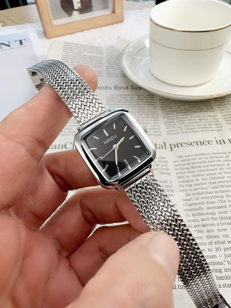 Light Luxury high-end Women Watch Simple and Compact Dial Cool Retro Korean Version Female Student Quartz Wristwatches