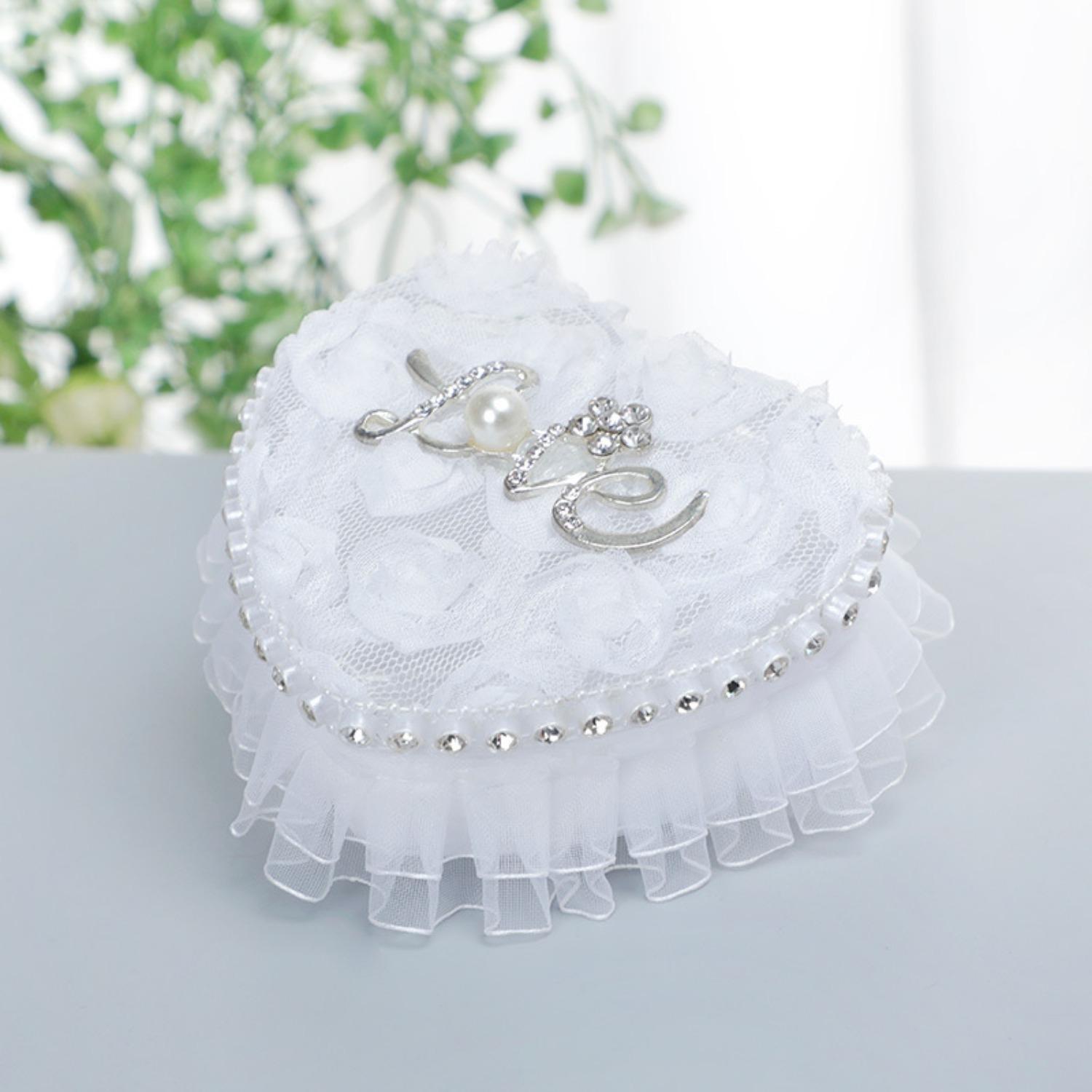 

Подушка для обручальных колец Коробка в форме сердца, белый романтический кружевной держатель для жемчужных колец с лентой для свадебной церемонии Style 3 белый