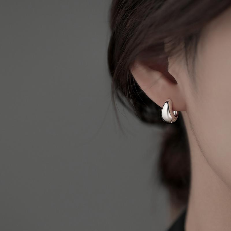 Simple Smooth Round Earrings Light Luxury Earrings Internet Celebrity Temperament Women's Versatile Fashion Earrings