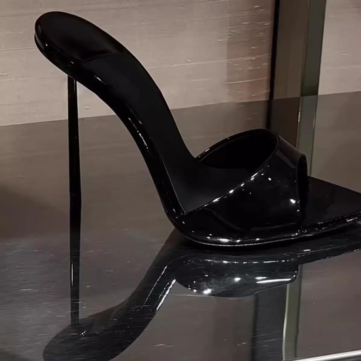 

Лето 2025 новые универсальные женские крутые шлепанцы из лакированной кожи на тонком каблуке, сексуальная клубная обувь, красивые туфли на высоком каблуке 34 чёрный