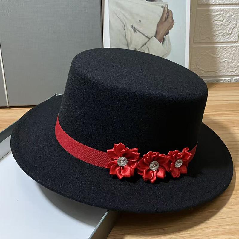 Autumn and Winter New Flat Top Top Top Hat Women's French Light Luxury Thousand Gold Woolen Hat Elegant Pearl Flower Black Top Hat