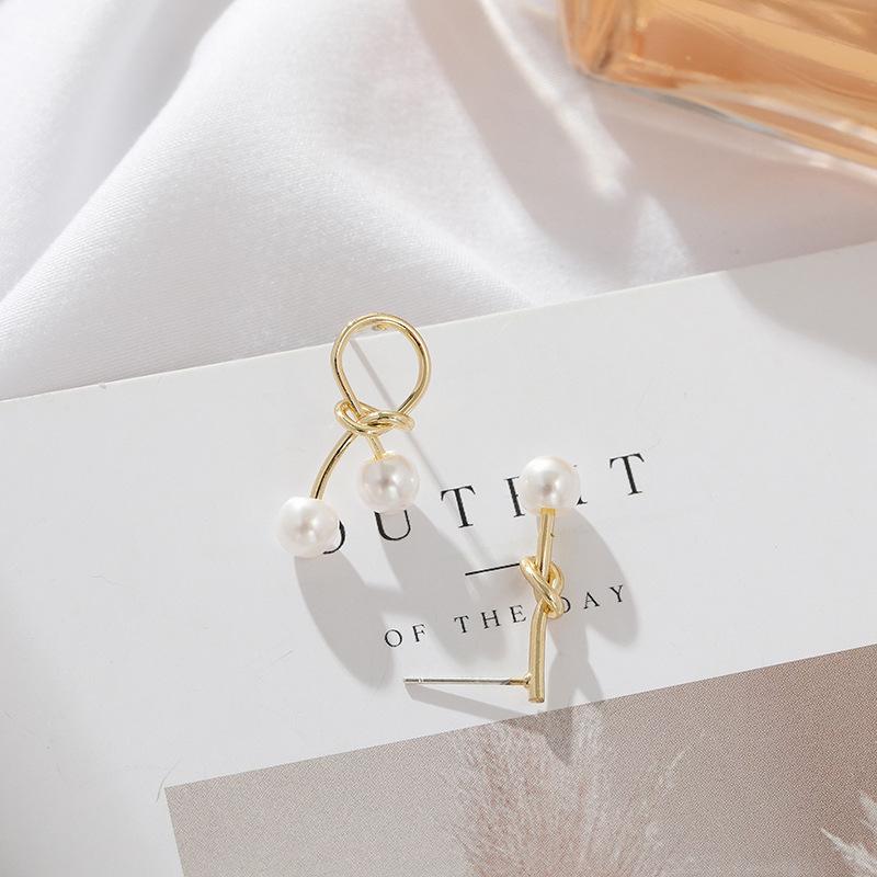 S925 Silver Needle Asymmetrical Pearl Earrings: Retro French Knotted Studs, Trendy and Simple Women's Jewelry