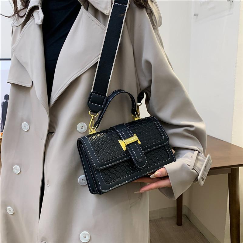 Chic And Trendy Pu Leather Shoulder Bag With Quilted Pattern And Stitching Detail