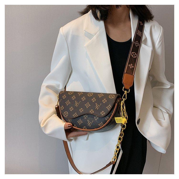 

Премиальный ретро стареющий седловая сумка женская 2025 осень и зима новая универсальная на плечо подмышку сумка повседневная сумка-мессенджер