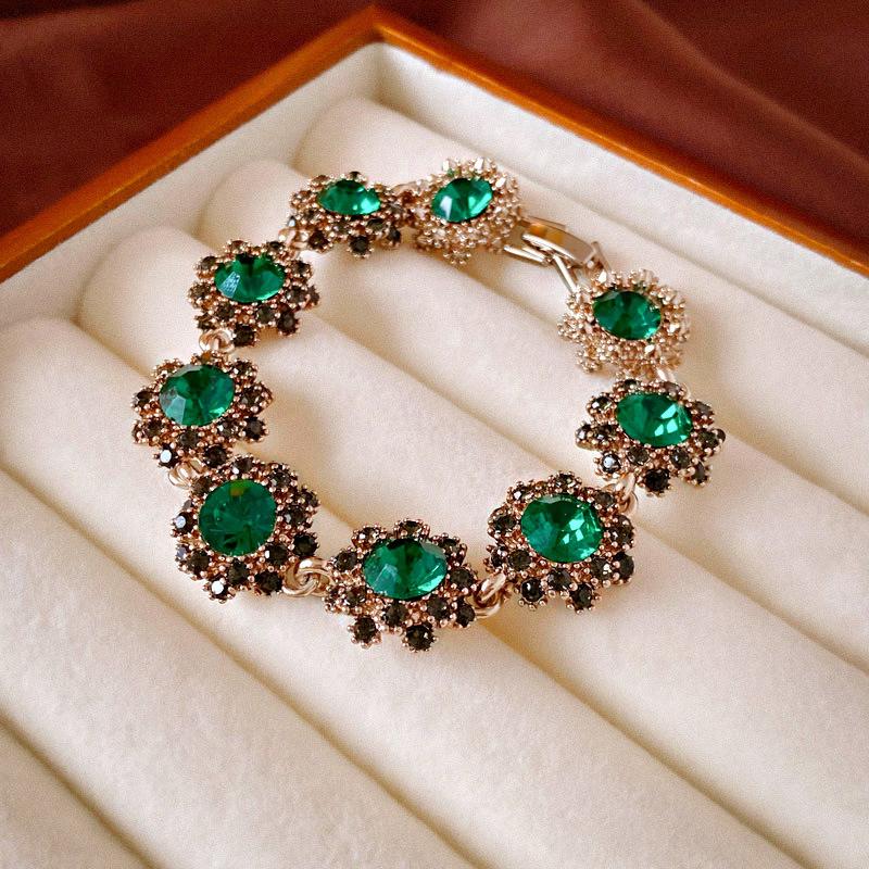 Vintage Retro Court-Style Clavicle Necklace for Women