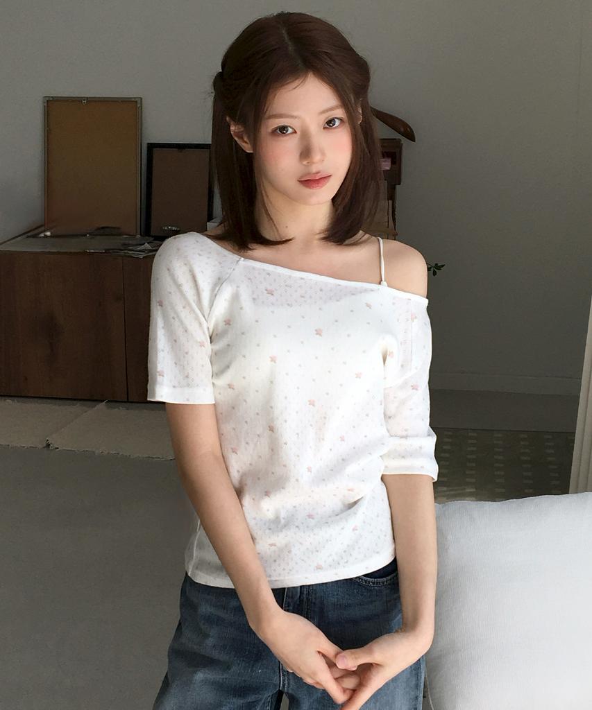 LETTER FROM MOON Letters Semi Off-Shoulder Sleeveless T-Shirt (Flower Ivory)