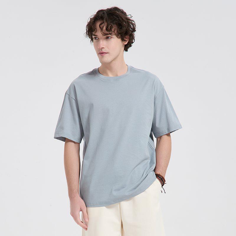 Hochwertiges Herren-Kurzarm-T-Shirt aus gekämmter Baumwolle (220g) mit leicht überschnittenen Schultern - Sommer 2026 Kollektion