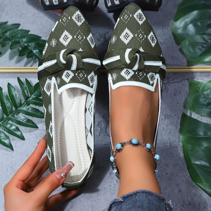 Skinny pointed large size flat single shoes women, fashionable flying weaving one pedal bow casual breathable color matching single